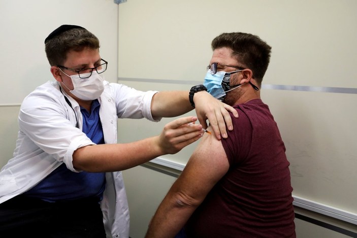 İsrail'de aşı ya da test olmayan öğretmenler çalışamayacak