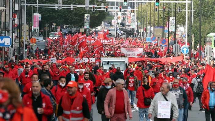 Belçika'da işçiler, maaş sınırlamasını protesto etti
