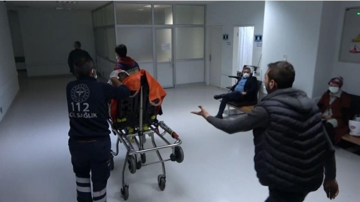 Samsun'da saldırıya uğrayan adamın yakını sağlıkçılara tepki gösterdi