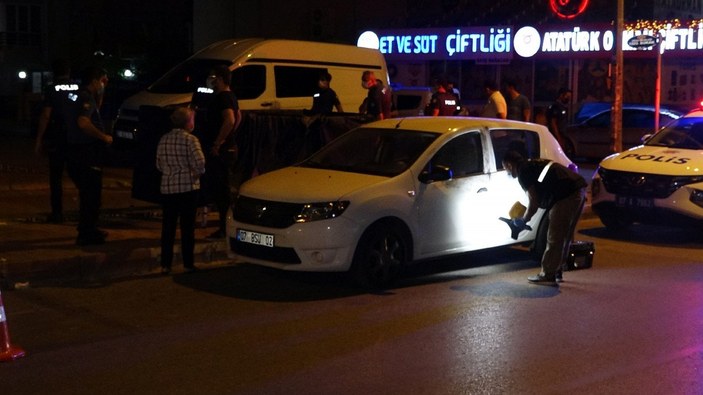 Antalya'da ölen sürücüyü görmek için dakikalarca beklediler