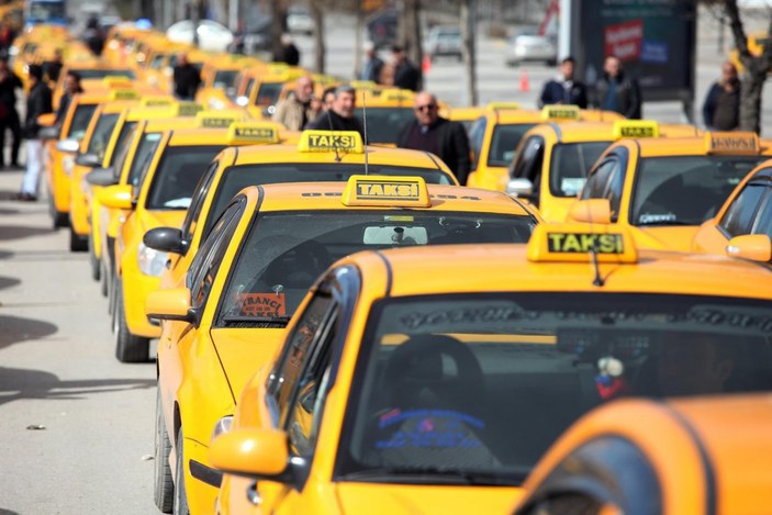 İstanbul'da 750 minibüs ve 250 dolmuşun taksiye dönüşüm süreci başladı