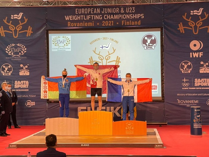 Genç halterci Nuray Levent 3 altınla Avrupa Şampiyonu