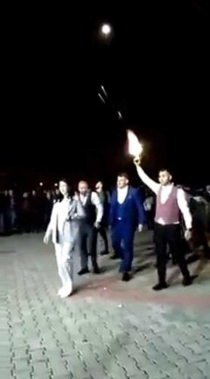 Sakarya’da, düğünde takı töreni sırasında havaya ateş açtılar