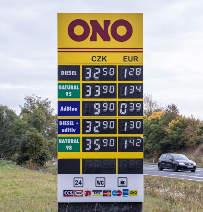 Almanlar depolarını Çekya'da ucuz benzinle dolduruyor