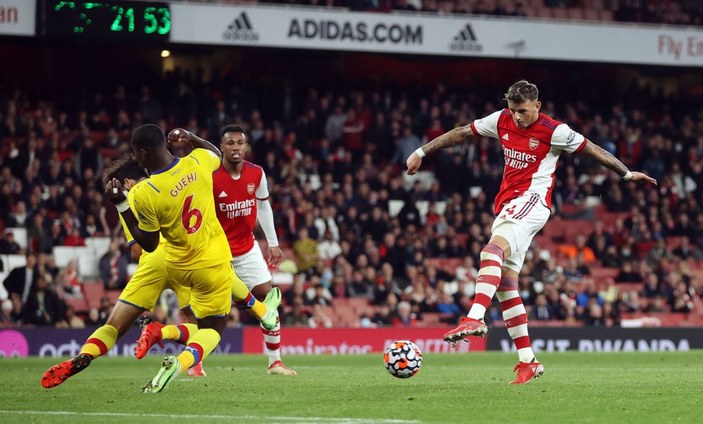 Arsenal son dakikada bulduğu golle beraberliği kurtardı