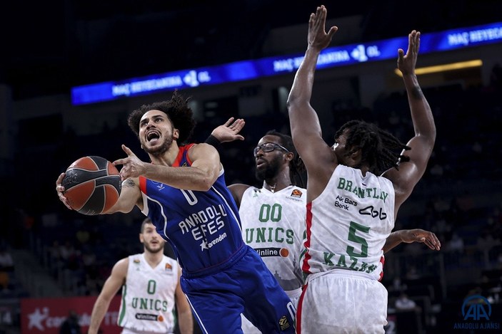 Anadolu Efes EuroLeague'de ilk galibiyetini aldı