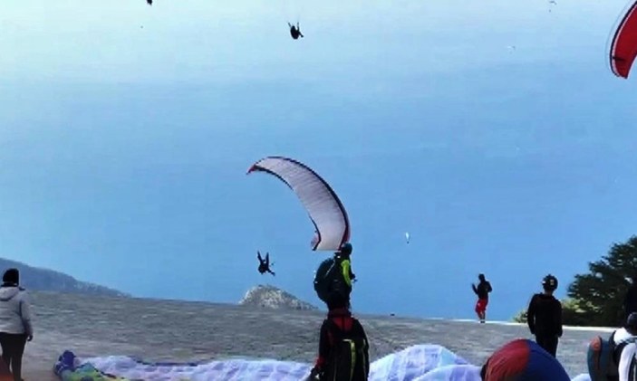 Fethiye'de hava oyunları festivalinde yaşanan paraşüt kazaları kamerada