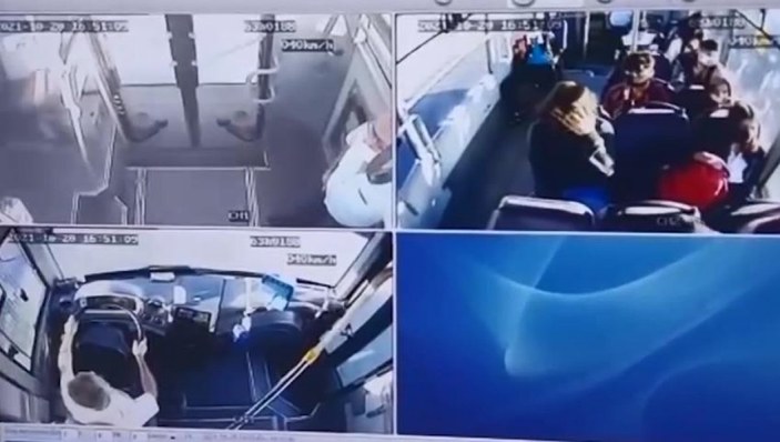 Şanlıurfa'da halk otobüsü ile otomobilin çarpıştığı anlar