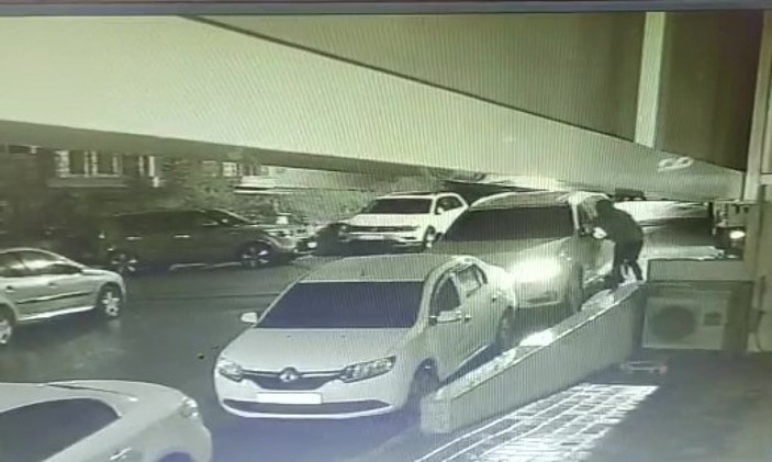 Çekmeköy’de hırsızlık: Ruhsattan adresi öğrenip, aracını soydular