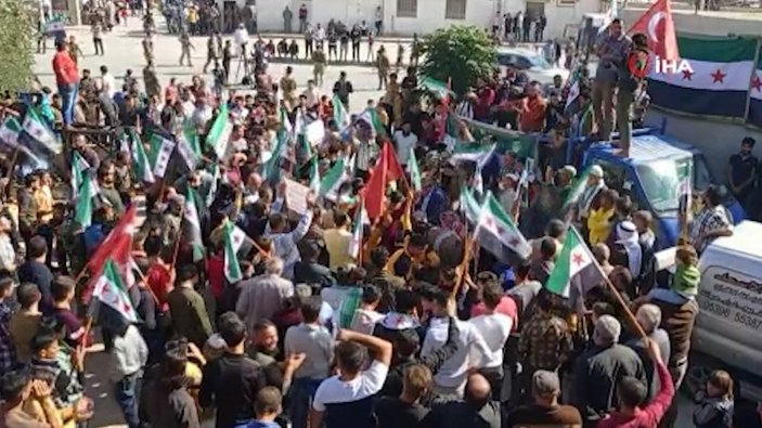 Suriye'de PKK'nın evlerinden ettiği halk protesto düzenledi