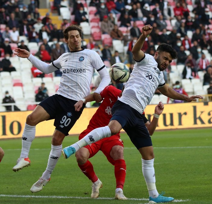 Adana Demirspor, Sivas'ta 1 puanı son saniyede kurtardı