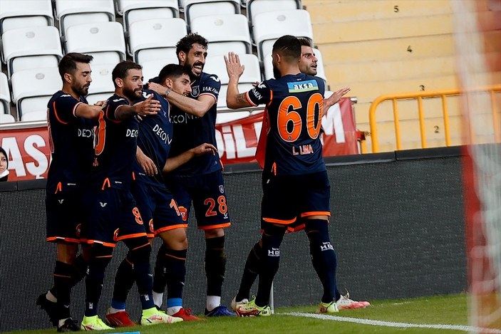 Başakşehir, Antalyaspor'u 2-1 mağlup etti