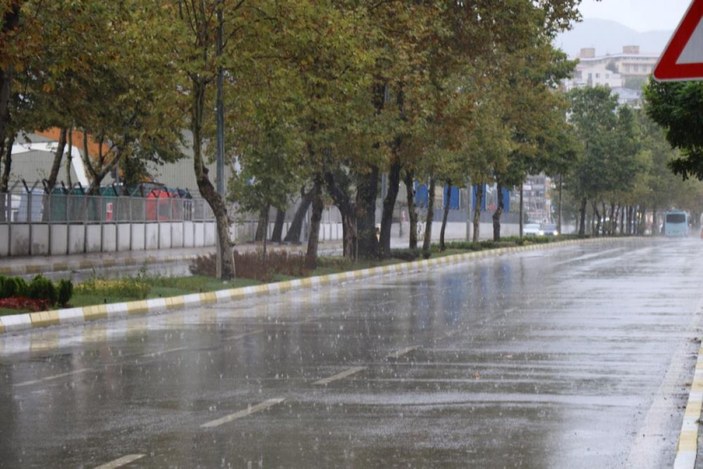 Zonguldak'ta sağanak yağış hayatı olumsuz etkiledi