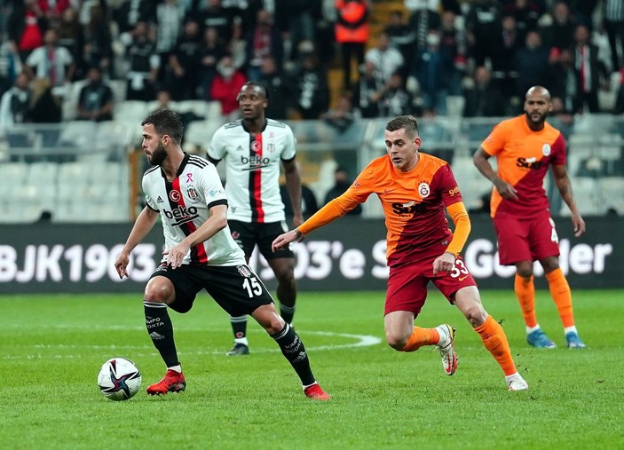 Beşiktaş, Galatasaray'ı 2 golle geçti