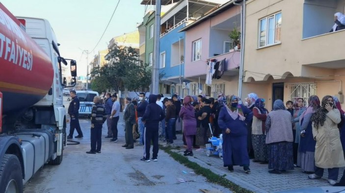 Bursa'da evi yanan kadın gözyaşları içinde ziynet eşyasını aradı