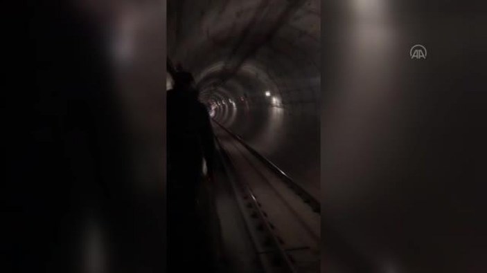 Yenikapı-Kirazlı metrosu arızalandı, yolcular tünelde yürüdü
