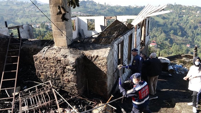 Trabzonlu çevreci ressamın evi yangında küle döndü