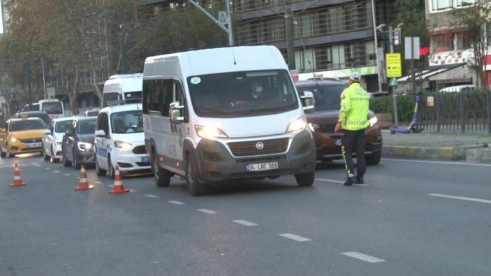 Beyoğlu'nda okul servisleri ve sürücüler denetlendi