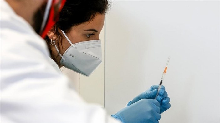 Macaristan'da işverenler, çalışanlara aşıyı zorunlu kılabilecek