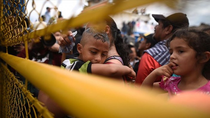 4 bin kaçak göçmen, Honduras'tan ABD'ye gitmek için yola çıktı