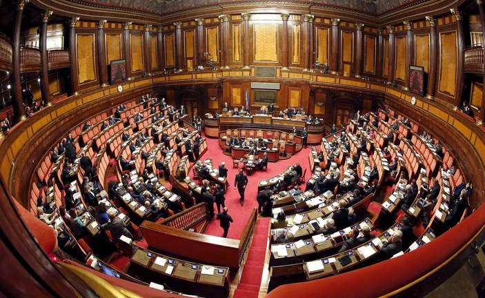 İtalya'da LGBT haklarını koruyacak tasarının görüşmeleri durduruldu