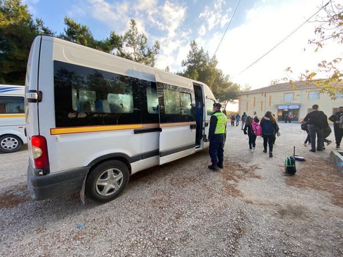 Bursa'da jandarmadan okul servisi denetimi: 18 araca trafikten men