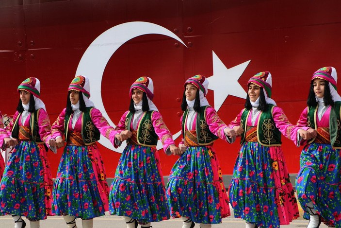 Van, Hakkari ve Bitlis’te Cumhuriyet Bayramı coşkusu