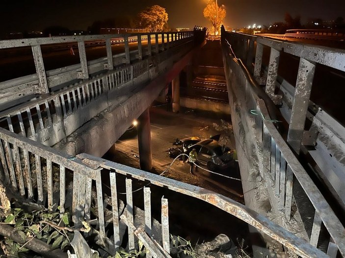 Eskişehir'de otomobil köprü boşluğuna düştü: 1 ölü, 3 yaralı