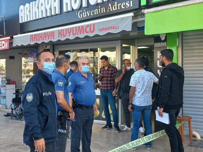 Antalya'daki soyguncu, kuyumcudaki çalışanı öldürerek 2 kilo altınla kaçtı