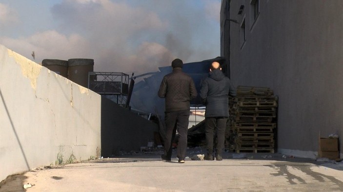 Esenyurt'ta fabrikada yangın 1 işçi hayatını kaybetti