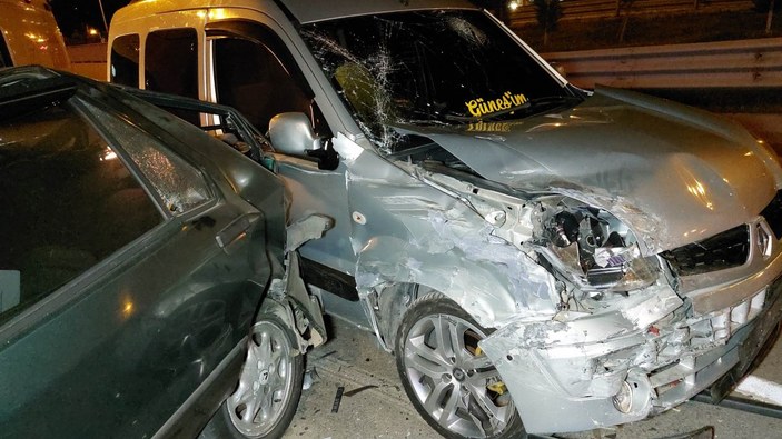 Samsun'da kapısı açılan otomobile araç çarptı: 7 yaralı