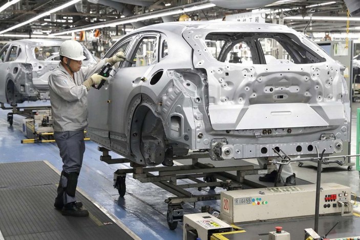 Japonya'da çip krizi: Otomobil üretimi yarıya düştü