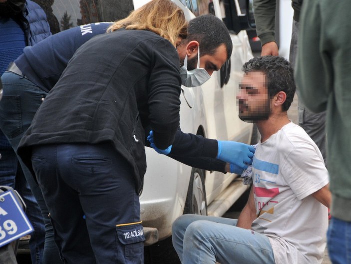 Antalya’da uyuşturucu paylaşımı kavgasında kolundan bıçaklandı