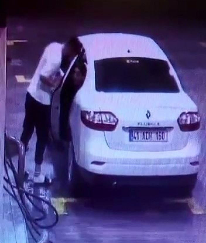 Kocaeli'de benzin ücreti ödememek için kaçarken 2 kişi yaraladı