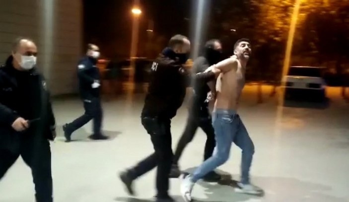 Bursa'da hakkında şikayet olan bir kişi, polislere saldırmaya çalıştı