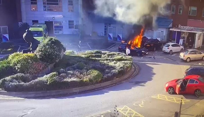 İngiltere, hastane yanındaki patlama için ‘terör olayı’ dedi