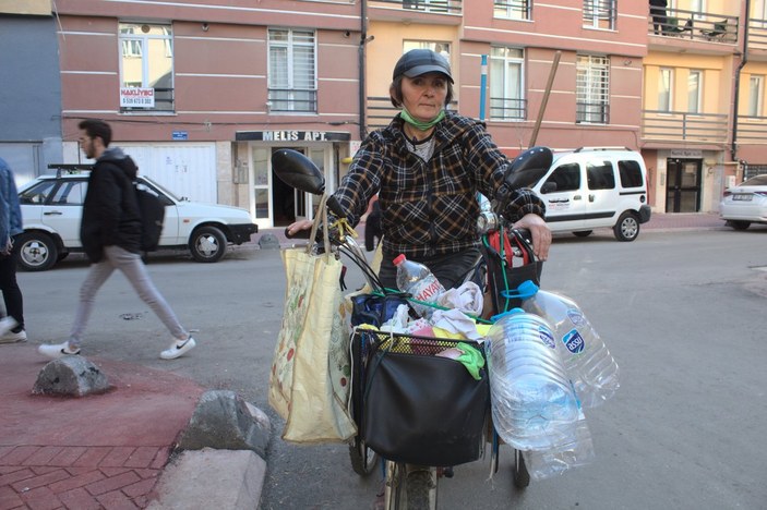 Eskişehir'deki kadın, geçinebilmek için 3 iş birden yapıyor