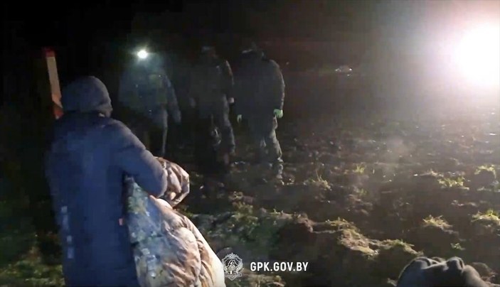 Belarus-Litvanya sınırındaki göçmenlere köpekle müdahale ediliyor