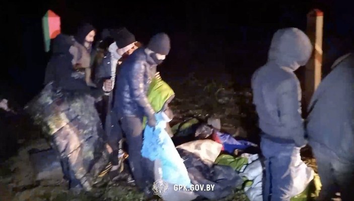 Belarus-Litvanya sınırındaki göçmenlere köpekle müdahale ediliyor