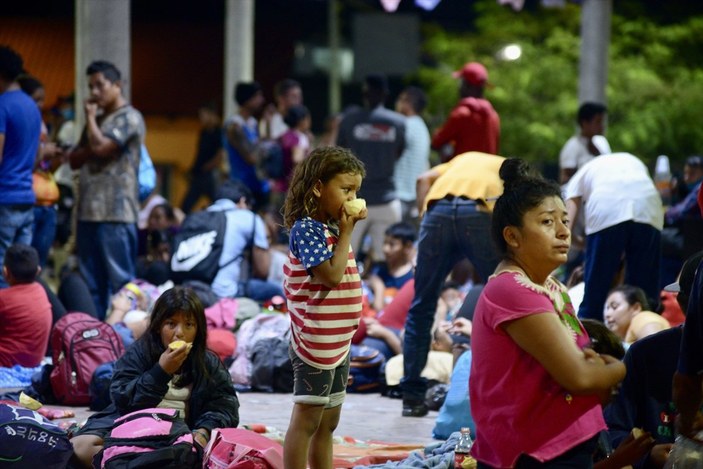 ABD'ye göç etmek isteyen Meksikalılar, sınırda bekliyor