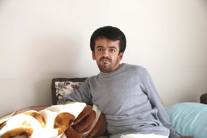 Diyarbakır'da mermer kemik hastası genç, tedavi için yardım bekliyor