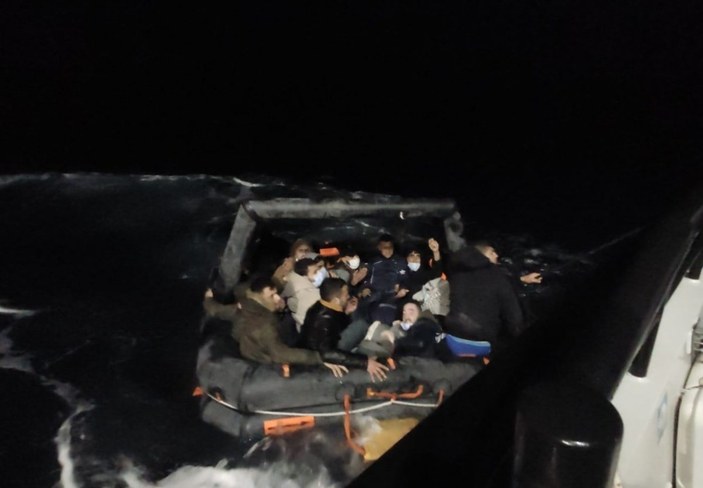 Ege'de 68 kaçak göçmen kurtarıldı