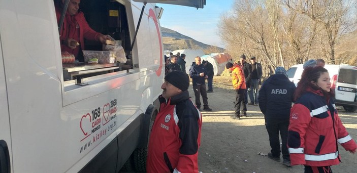 Erzurum’da depremzede vatandaşlara çadır, gıda ve soba dağıtımı yapıldı