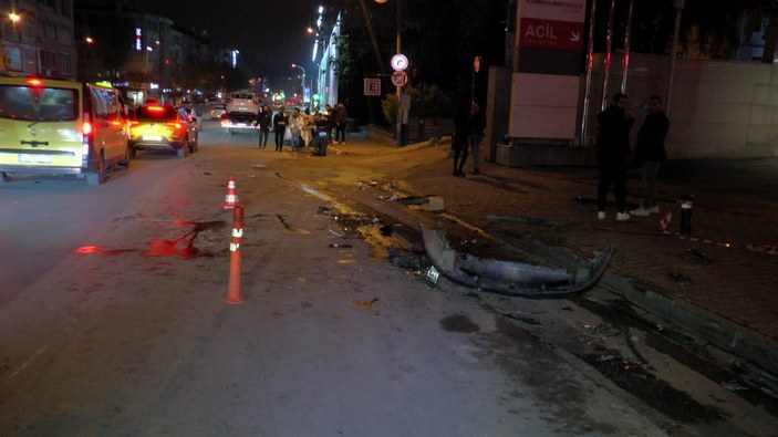 İstanbul'da alkollü sürücü, park halindeki araçlara vurarak takla attı