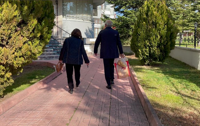 Kemal Kılıçdaroğlu eşiyle birlikte pazar alışverişine çıktı