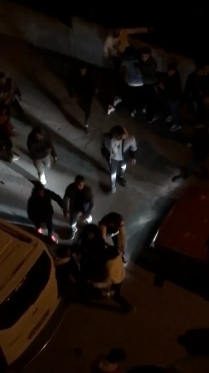 Bursa'da gençlerin sokak ortasındaki acımasızca kavgası