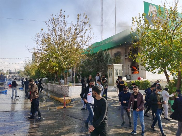 Irak’taki gösterilerde, KYB binası ateşe verildi