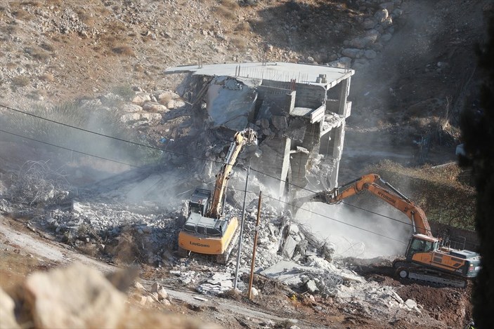İsrail, Kudüs'te Filistinlilere ait iki binayı yıktı