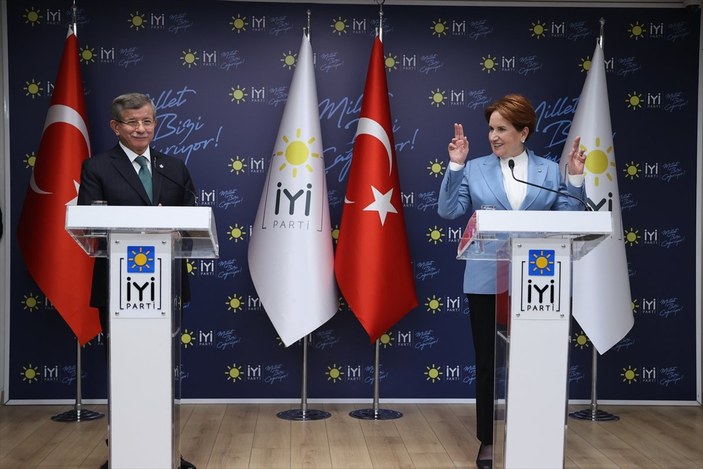 Ahmet Davutoğlu'ndan Meral Akşener'e ziyaret