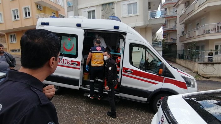 Antalya'da çakmak gazı kullanan genç, güçlükle sakinleştirildi